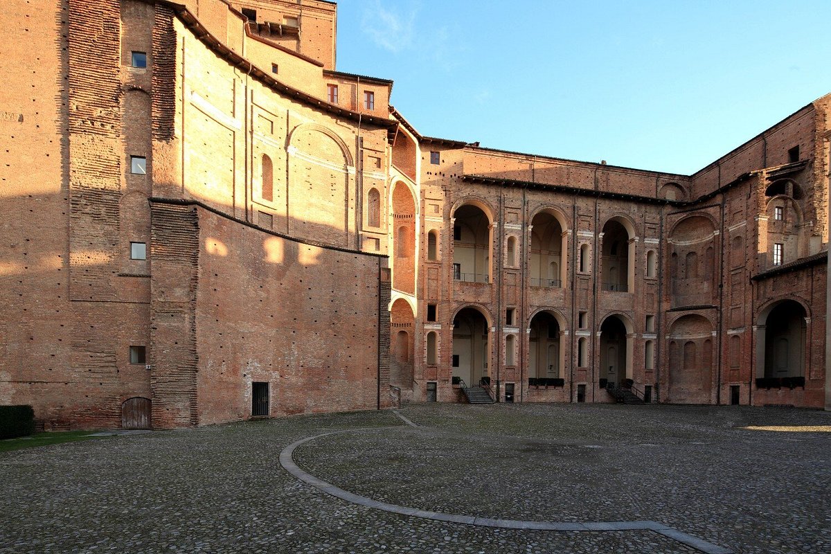 Il cortile di Palazzo Farnese